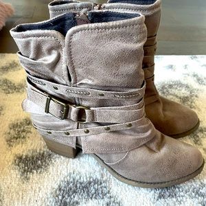 Ankle Booties. Size 8.5. Gray/brown color